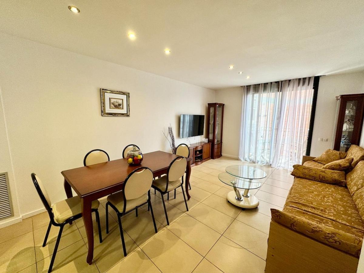 Apartment In With Pool And Parking